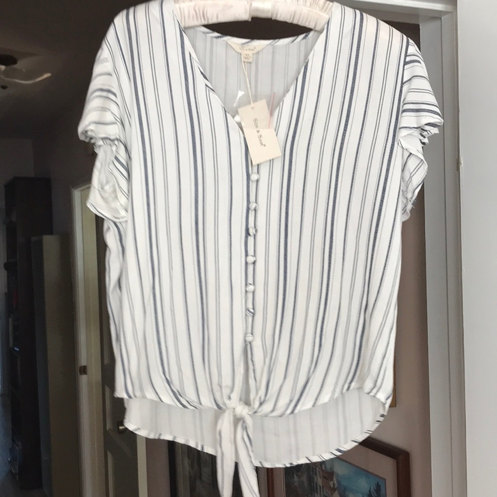 Blouse. Days XL but is more a small!